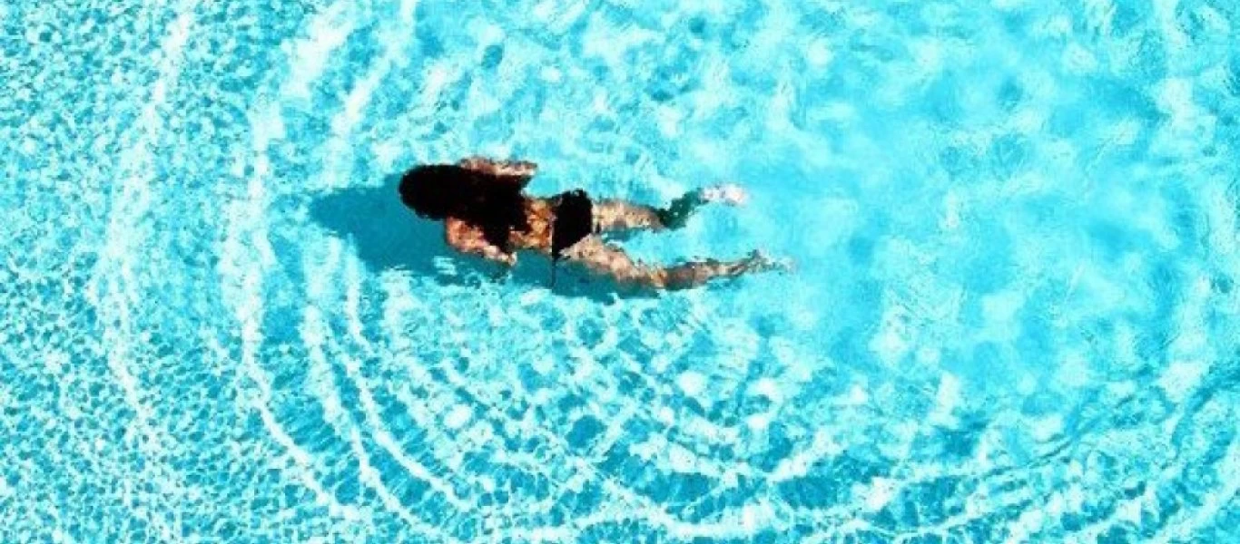 Βουτιές σε θάλασσα και πισίνα - Τι πρέπει να προσέχετε σύμφωνα με τους ειδικούς